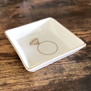 New engagement ring dish